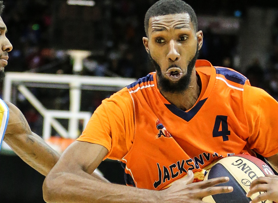 Giants Top Gold in Season Opener